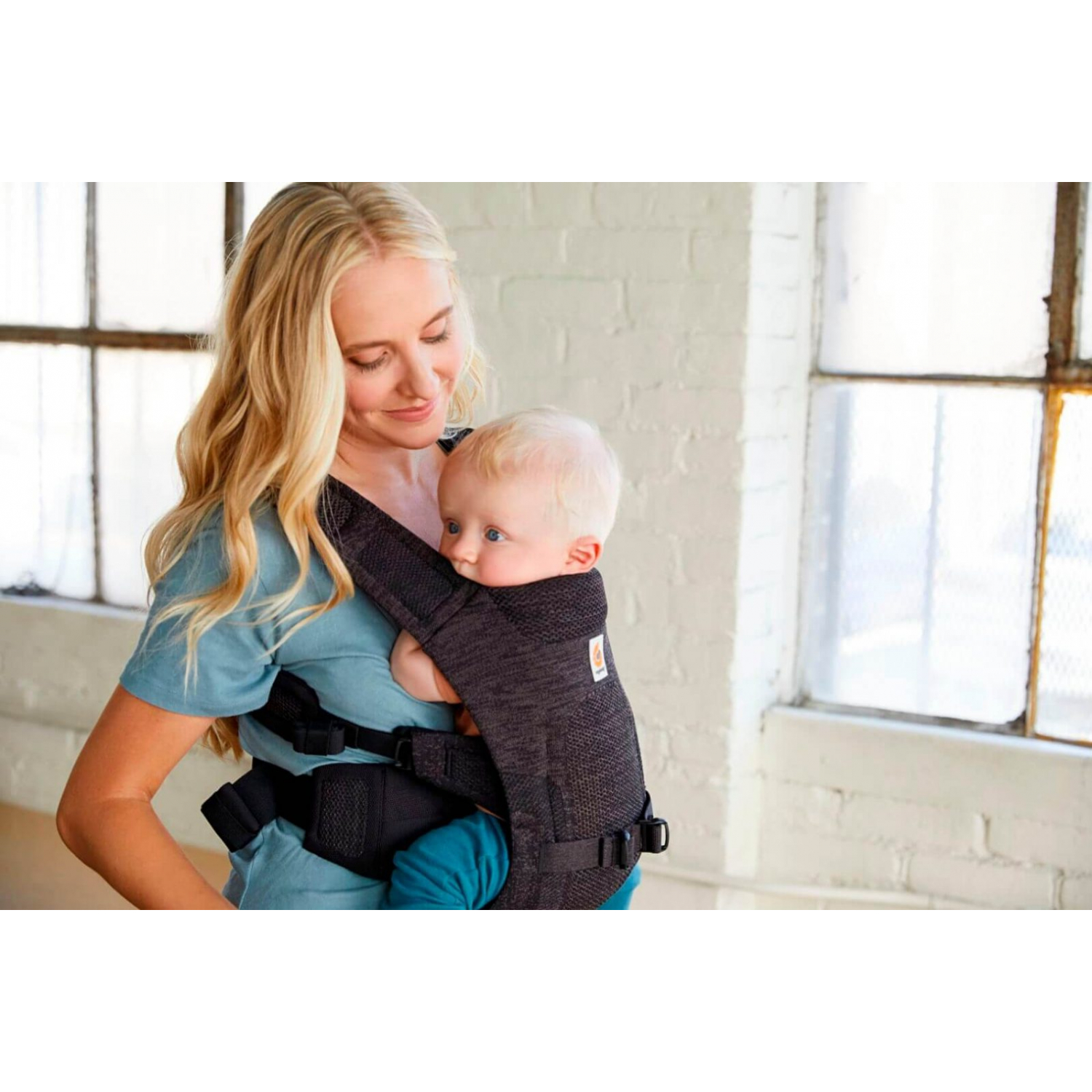 Ergobaby Aerloom Charcoal / Black Slingoteka онлайн магазин